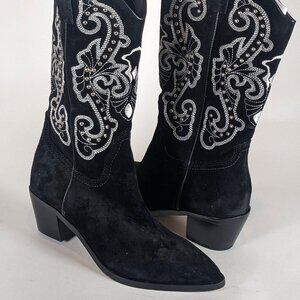 Dolce Vita Black Ankle Boots in Black &White. Size 7.5 slight heels for comfort